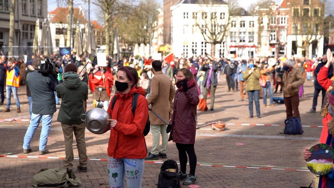 400 man bij lawaaiprotest ‘Klimaatalarm’ op de Brink in Deventer, demonstratie rustig verlopen
