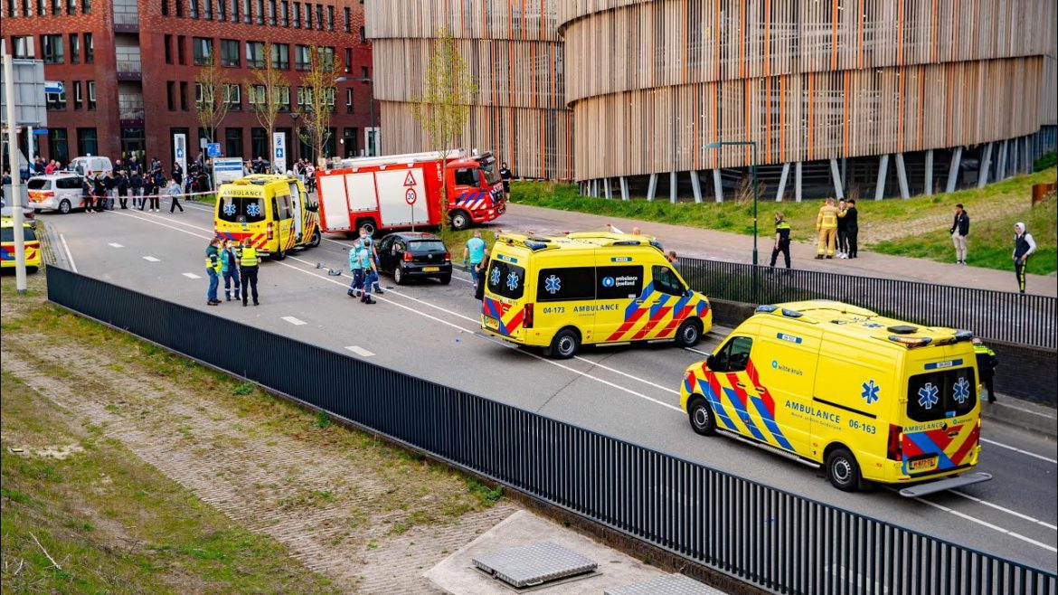 Motorrijder (22) overleden bij frontale botsing in tunnel Zutphen, tweede opzittende zwaargewond